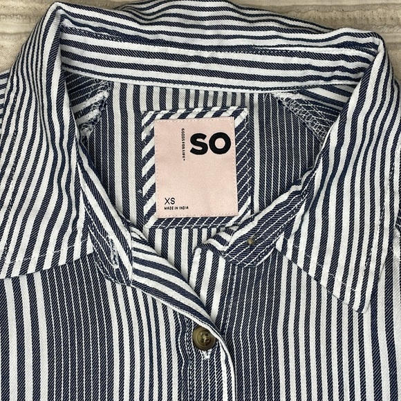 SO stripe button down shirt. Size X-Small - Picture 2 of 5